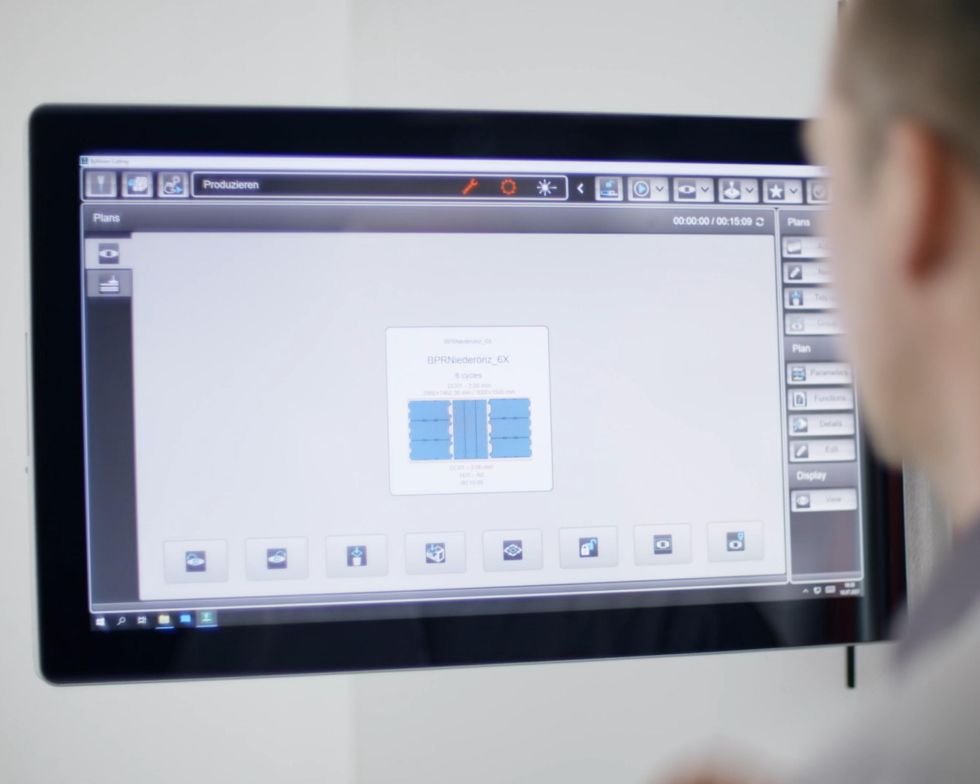 ByTrans Modular loading and unloading automation solution for laser system: Touchscreen 