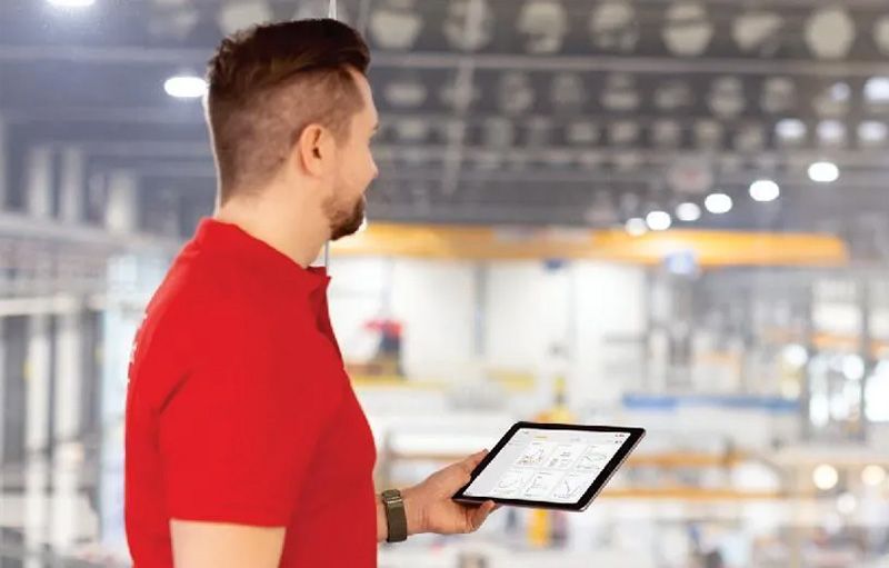 BySoft Suite program on tablet held by man in manufacting plant