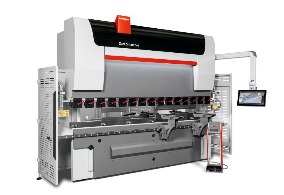 Fast entry into bending: Bystronic presents the next generation of the Xact Smart. New options increase the versatility and speed in the field of bending.